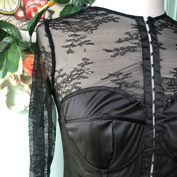 🖤Lady in black corset blouse.🖤 - Picture 4 of 8
